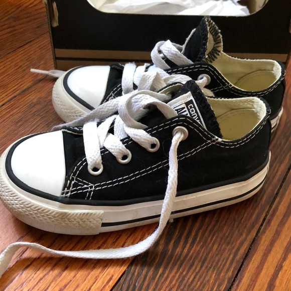 Black converse low tops - Picture 3 of 3